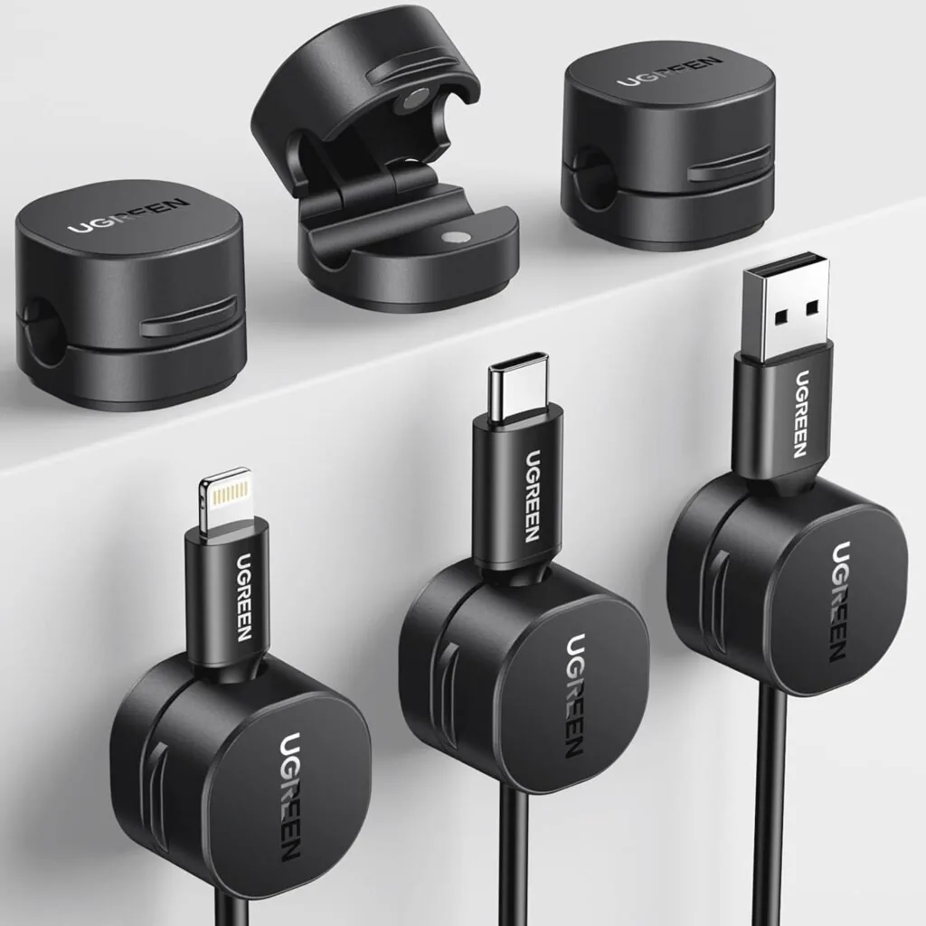 Kabelclips op een bureau om laadkabels op hun plek te houden